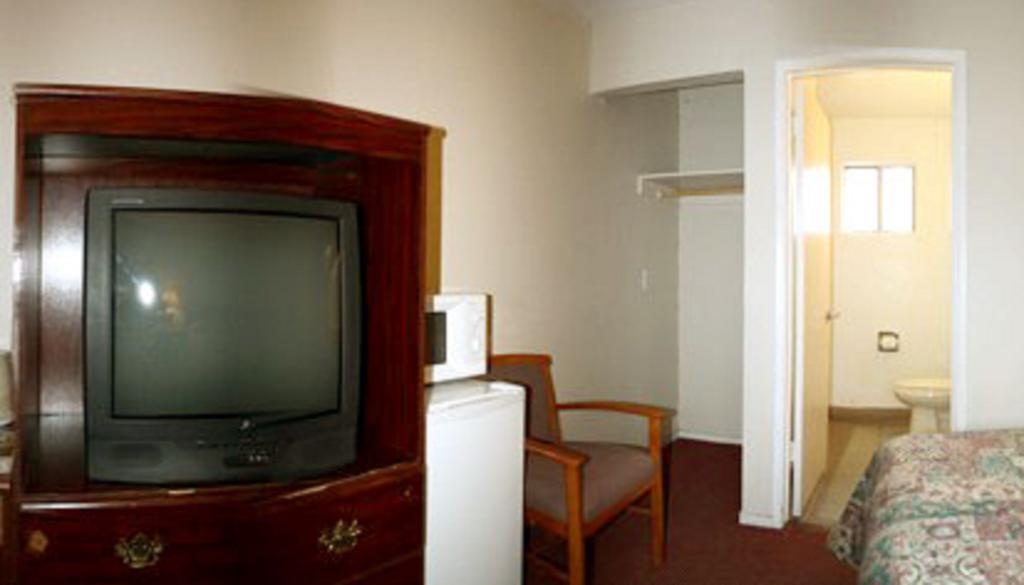 Sunset Inn And Suites West Sacramento Room photo