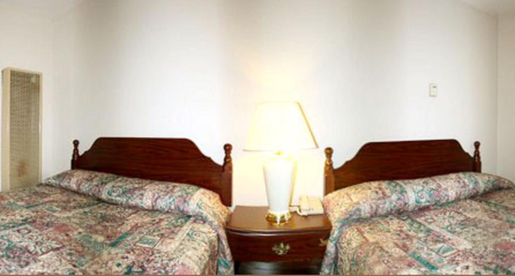 Sunset Inn And Suites West Sacramento Room photo