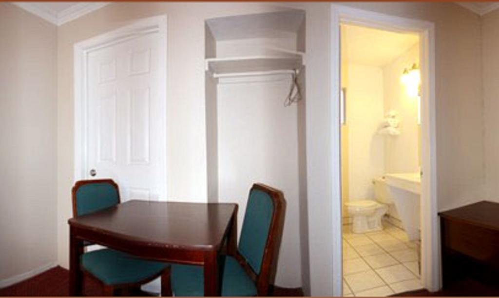Sunset Inn And Suites West Sacramento Room photo