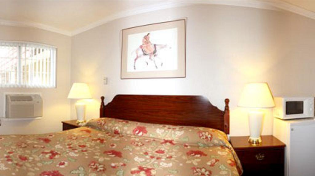 Sunset Inn And Suites West Sacramento Room photo