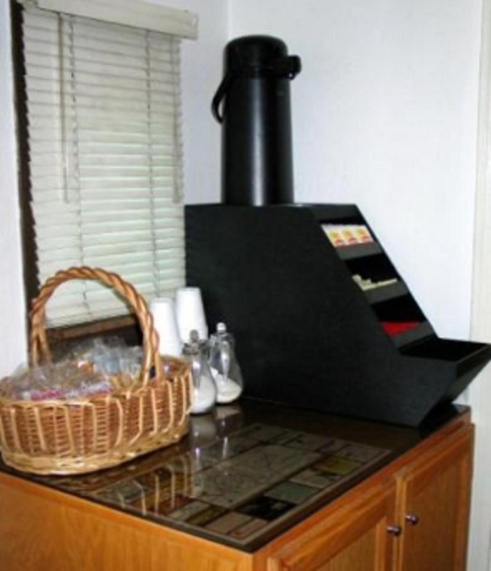 Sunset Inn And Suites West Sacramento Restaurant photo