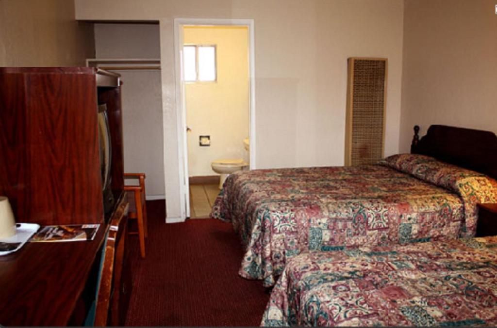 Sunset Inn And Suites West Sacramento Room photo